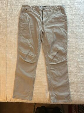 Men's Classic fit Mountain Khakis
